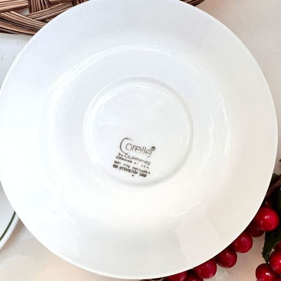 Vintage Pyrex Milk Glass Set of 4 Christmas Holly Tea Cups & Saucers - Picture 5 of 6